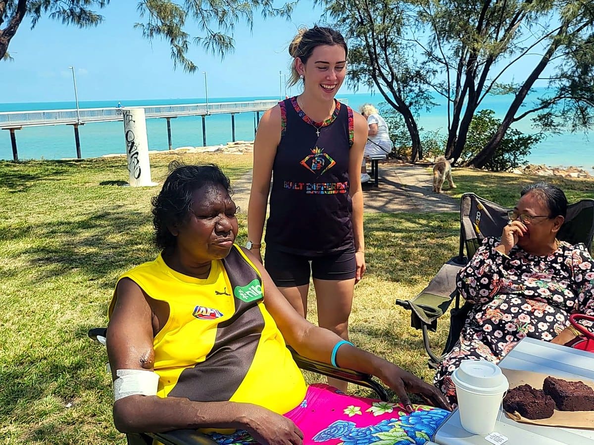 EPNT participants and support workers enjoying a beach day in Darwin